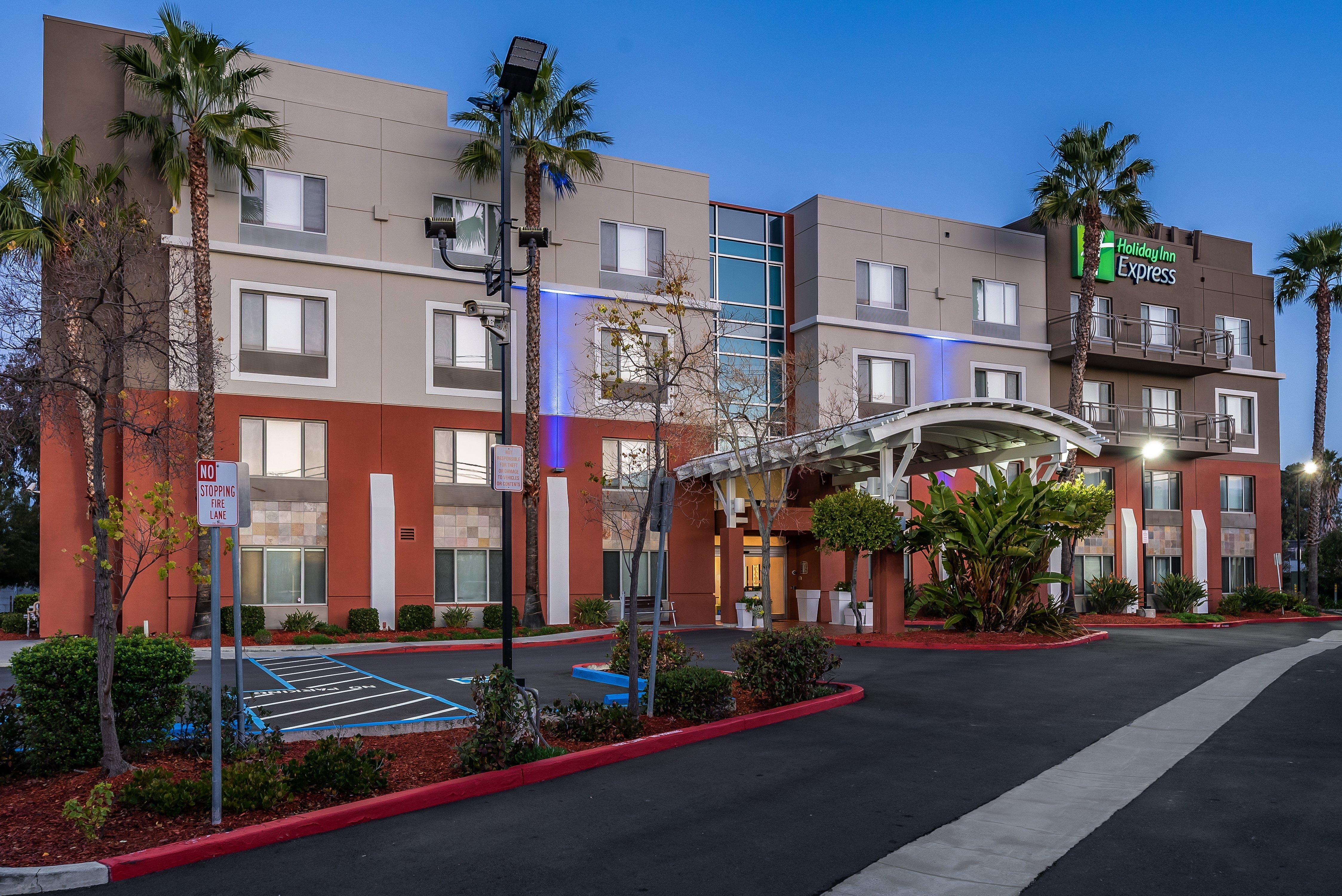 Holiday Inn Express Fremont - Milpitas Central By Ihg Екстериор снимка